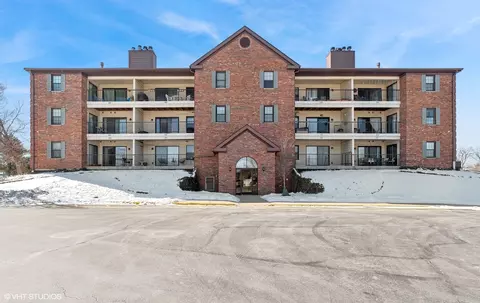 631 Hapsfield Ln #104, Buffalo Grove, IL 60089