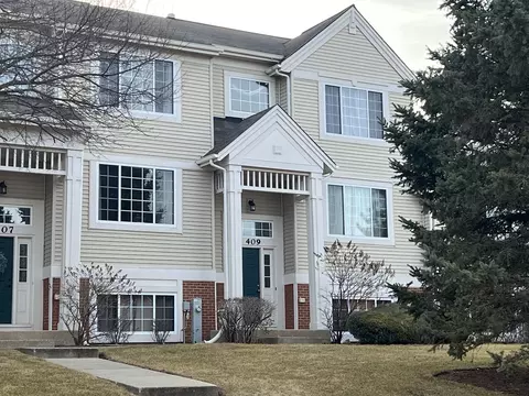 409 Cary Woods Cir, Cary, IL 60013