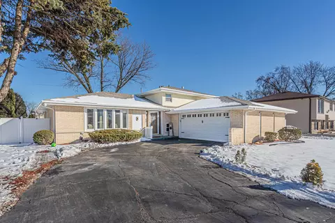 10215 S 82nd Ave, Palos Hills, IL 60465