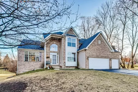 531 Primrose Ln, Crystal Lake, IL 60014