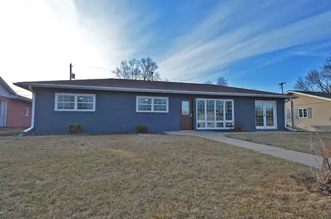 1441 Cherokee Ln, Ottawa, IL 61350