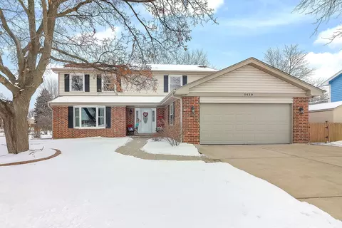 1419 Castlewood Dr, Wheaton, IL 60189