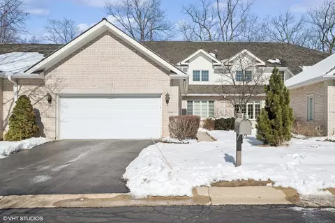1144 Pine Oaks Cir, Lake Forest, IL 60045