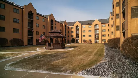 7410 W Lawrence Ave #119, Harwood Heights, IL 60706
