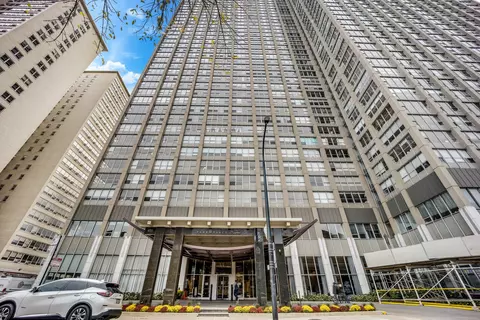 655 W Irving Park Rd #5217, Chicago, IL 60613