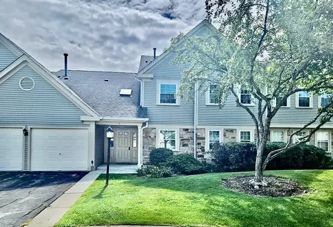 3 Aberdeen Ct #V1, Schaumburg, IL 60194