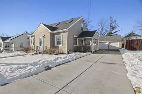 318 Zengele Ave, Aurora, IL 60505