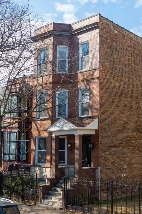 3136 N Kenmore Ave, Chicago, IL 60657