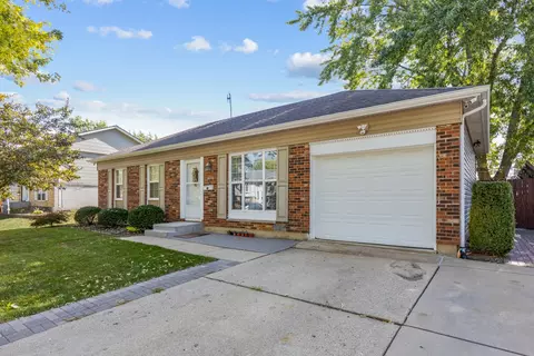 624 Hayward Ave, Streamwood, IL 60107
