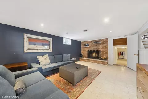 605 63rd St, Willowbrook, IL 60527 photo 17