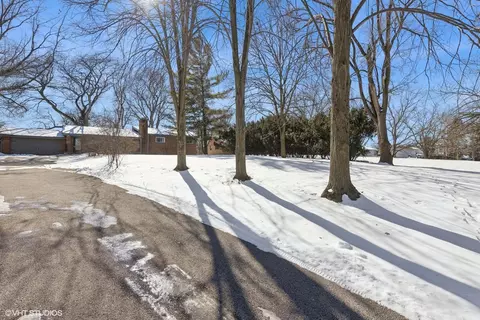 605 63rd St, Willowbrook, IL 60527 photo 2