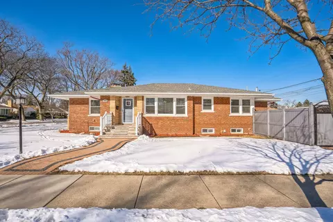 4020 Keeney St, Skokie, IL 60076