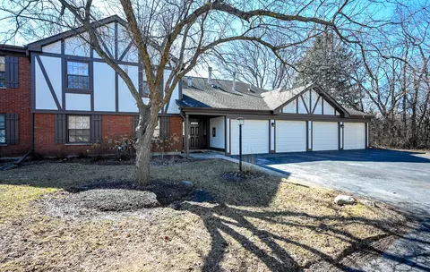 1221 Sandhurst Ct #D1, Schaumburg, IL 60193