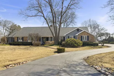 28 W171 Flanders Ln, Winfield, IL 60190