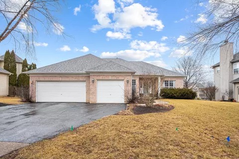 1690 Highmeadow Ln, Algonquin, IL 60102