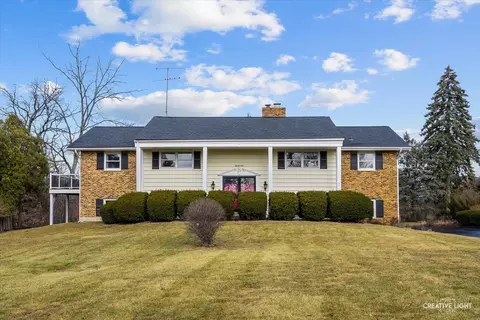 38 W530 Lake Charlotte Ct, Saint Charles, IL 60175