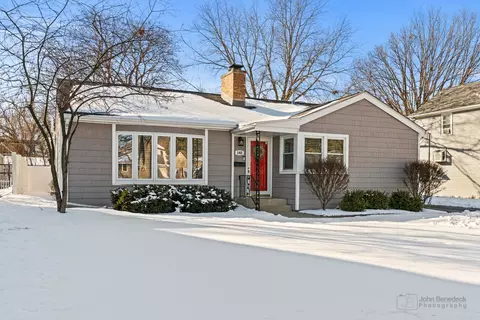 142 S Bothwell St, Palatine, IL 60067