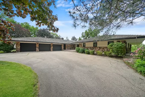 13735 Lucky Lake Dr, Lake Forest, IL 60045