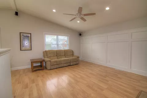 Living - 3503 Vine St, Mchenry, IL 60050 photo 3 of 4