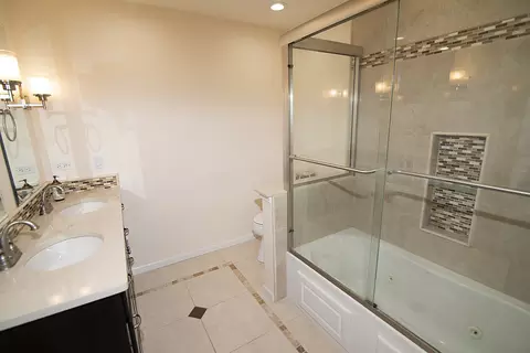 Bath - 3503 Vine St, Mchenry, IL 60050 photo 1 of 2
