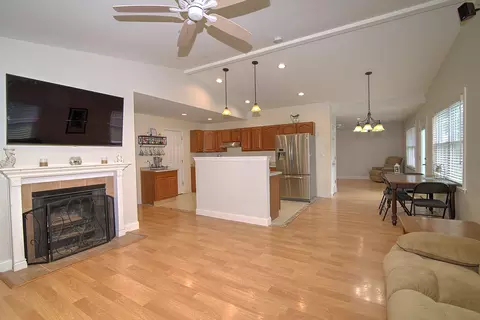 Living - 3503 Vine St, Mchenry, IL 60050 photo 1 of 4