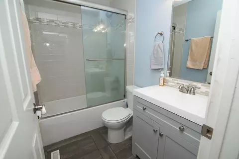 Bath - 3503 Vine St, Mchenry, IL 60050 photo 2 of 2