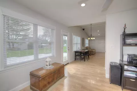 Entry Way - 3503 Vine St, Mchenry, IL 60050 photo 1 of 2