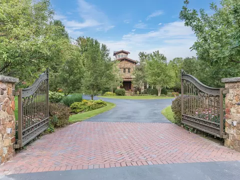 7 S719 Donwood Dr, Naperville, IL 60540