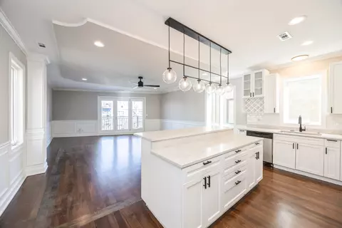Living - 21 E 26th St #5, Chicago, IL 60616 photo 1 of 4