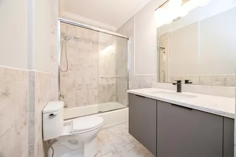 Bath - 21 E 26th St #5, Chicago, IL 60616 photo 1 of 3