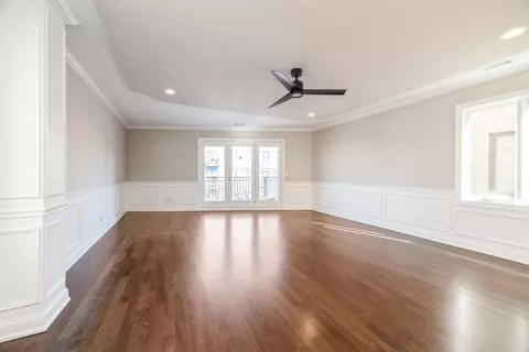 Living - 21 E 26th St #5, Chicago, IL 60616 photo 2 of 4
