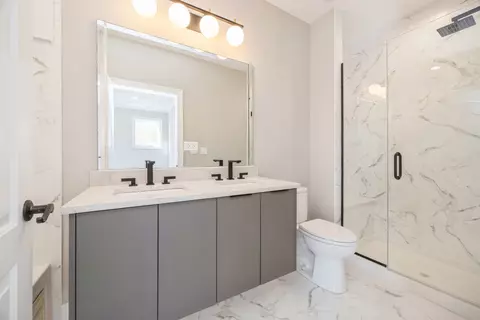 Bath - 21 E 26th St #5, Chicago, IL 60616 photo 2 of 3