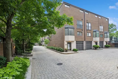 1316 N Sutton Pl, Chicago, IL 60610