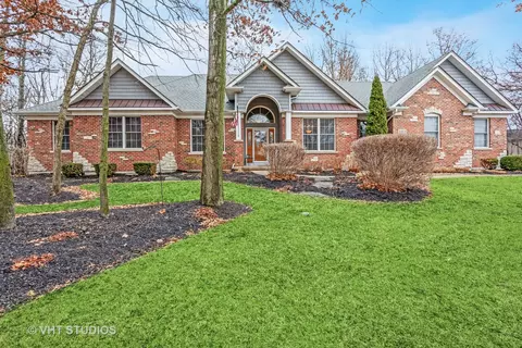 1211 Old Oak Ct, Hampshire, IL 60140