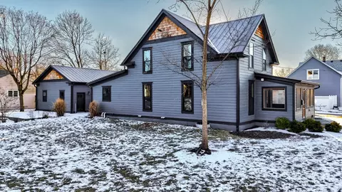 417 E Van Buren St, Ottawa, IL 61350