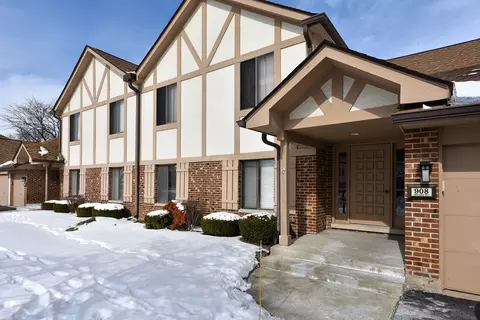 908 Surrey Dr #2B, Schaumburg, IL 60193
