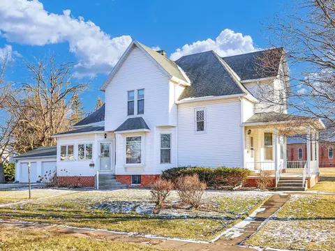 300 S Macon St, Bement, IL 61813 photo 2