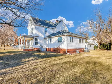 300 S Macon St, Bement, IL 61813 photo 4