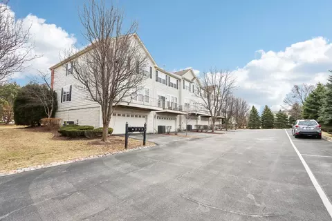 Exterior - 264 Comstock Dr, Elgin, IL 60123 photo 2 of 5