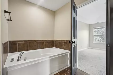 Other - 264 Comstock Dr, Elgin, IL 60123 photo 19 of 36
