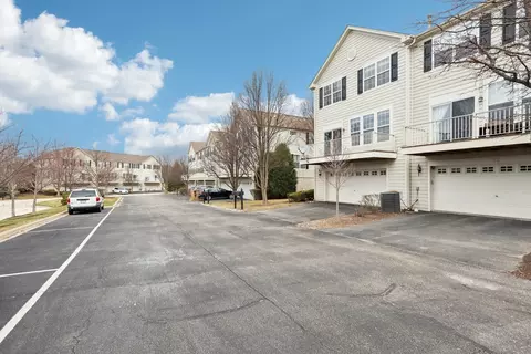 Exterior - 264 Comstock Dr, Elgin, IL 60123 photo 3 of 5