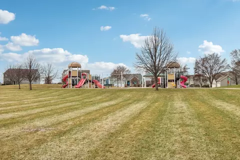 Exterior - 264 Comstock Dr, Elgin, IL 60123 photo 5 of 5