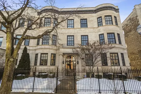 911 W Belle Plaine Ave #2E, Chicago, IL 60613