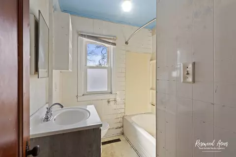 Bath - 494 W Williams St, Kankakee, IL 60901 photo 1 of 1