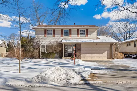 2016 E Woodview Dr, Mount Prospect, IL 60056