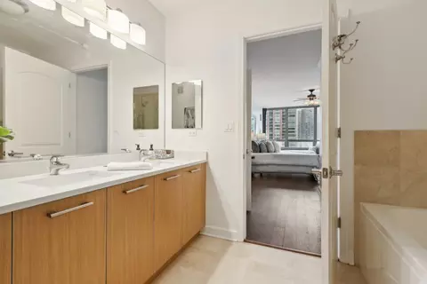 Bath - 420 E Waterside Dr #508, Chicago, IL 60601 photo 2 of 4
