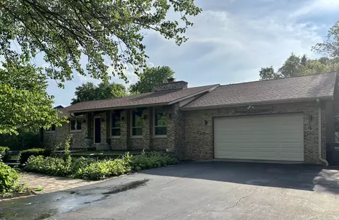 26980 N Pierre Dr, Mundelein, IL 60060
