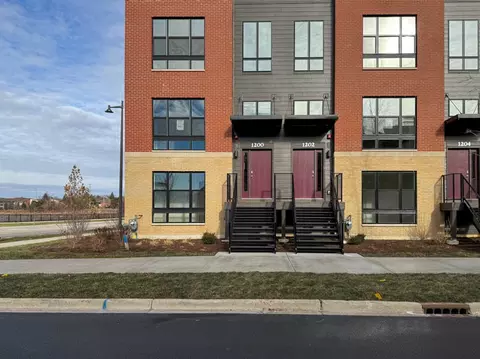 1202 Lakepointe Dr, Schaumburg, IL 60173