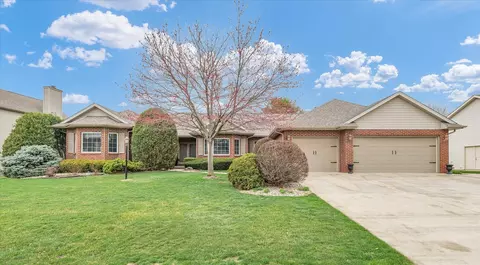 4302 Curtis Meadow Dr, Champaign, IL 61822