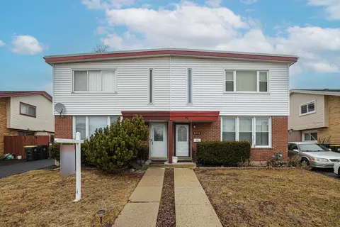 8964 Lyons St, Des Plaines, IL 60016